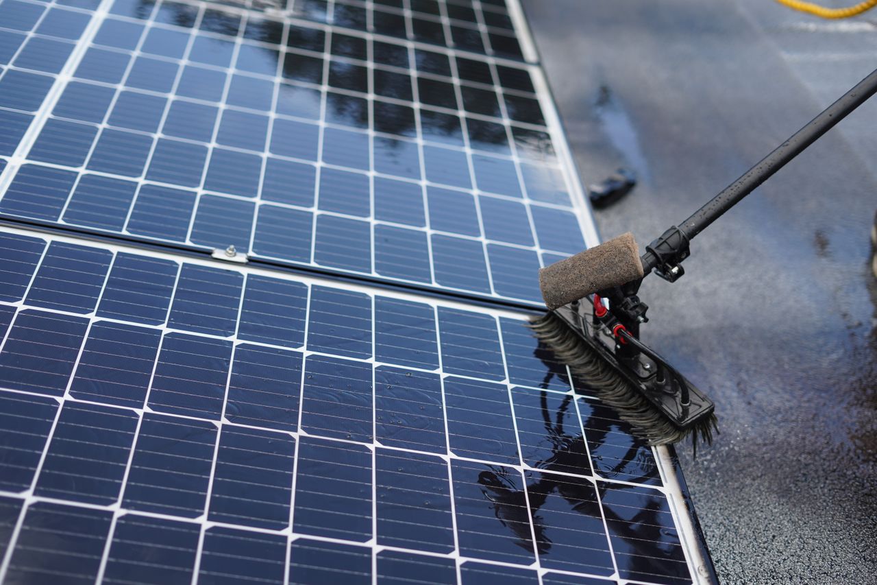 Clean Progress possède une longue expérience en matière de nettoyage de champs photovoltaïques