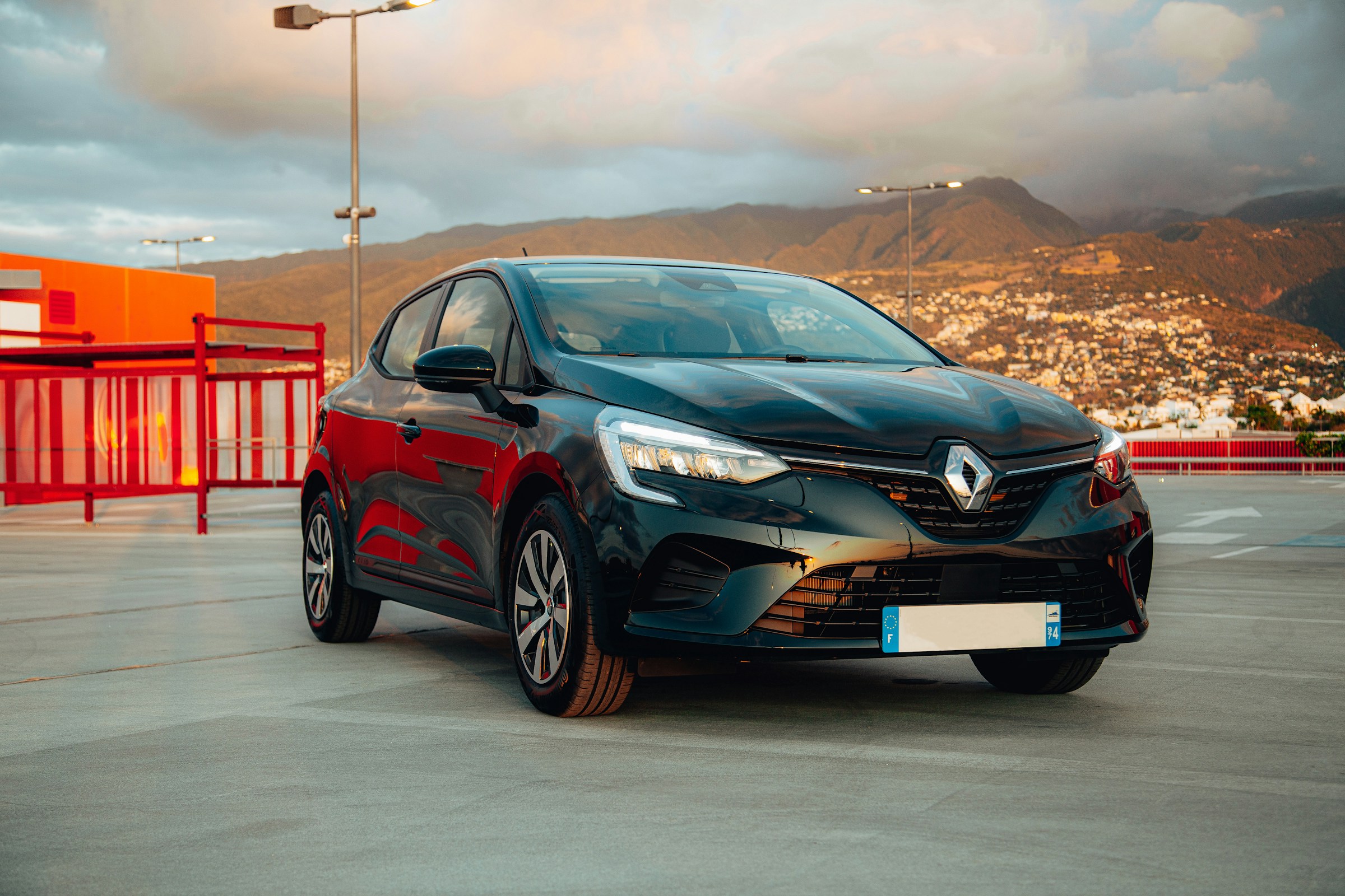 Découvrez les pièces détachées de Renault Latitude 3 d’Auto Choc (et leurs prix incroyables… !)